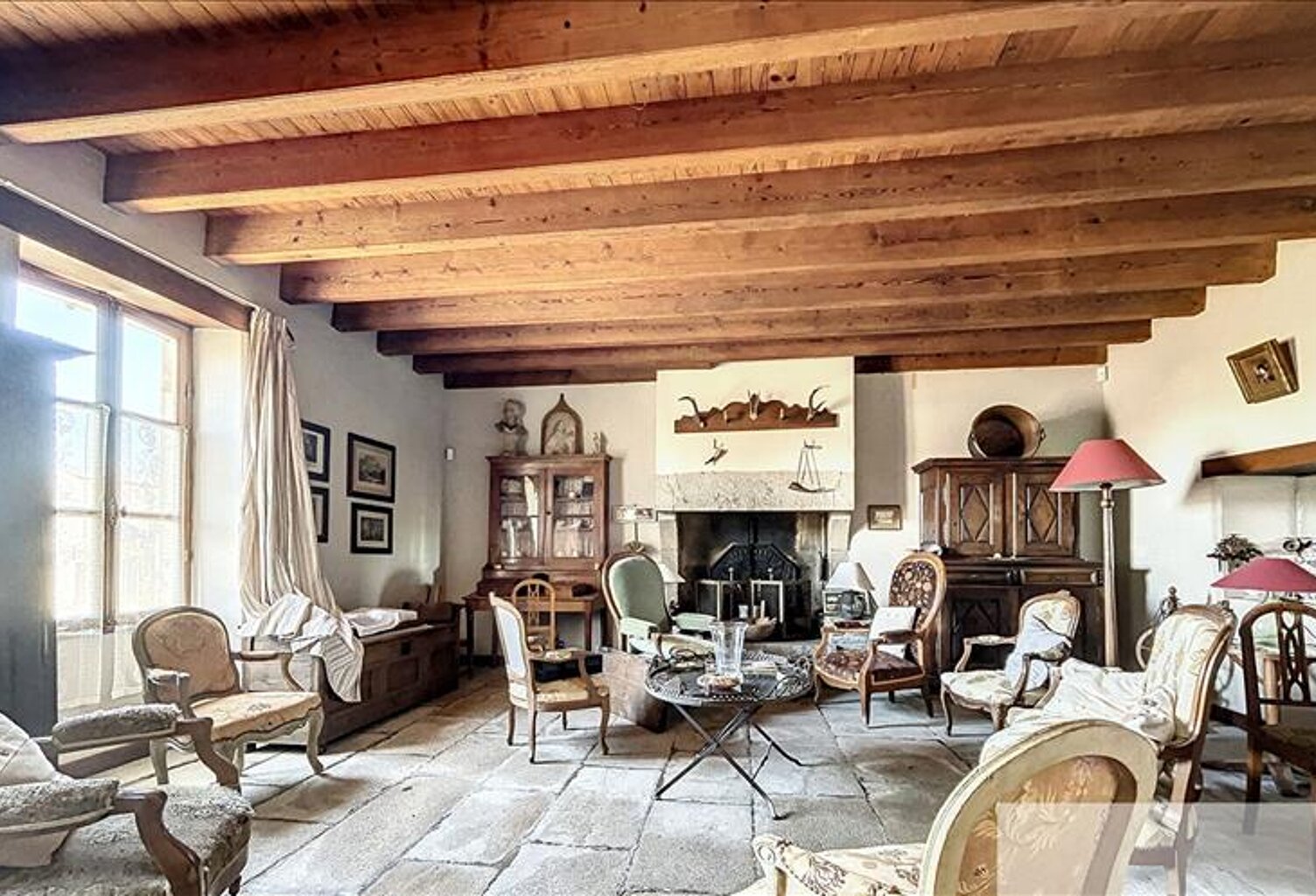 Maison en pierre de 8 pièces principales — photo 1