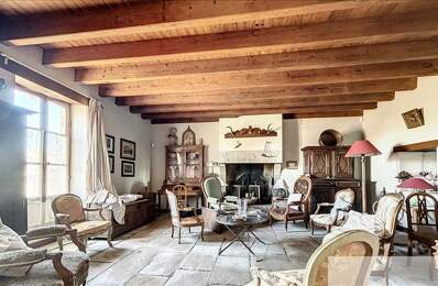 Maison en pierre de 8 pièces principales — photo du bien