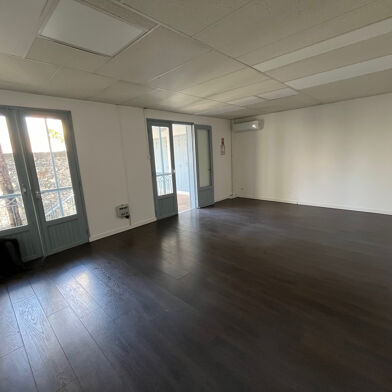 Commerce 2 pièces 900 €