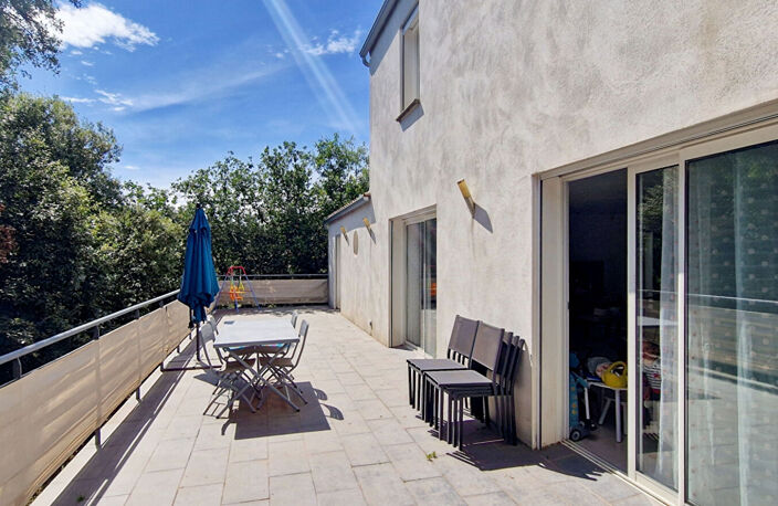 A vendre - A 12km d'Uzès, Belle villa sur terrain arboré de 1... — photo 3