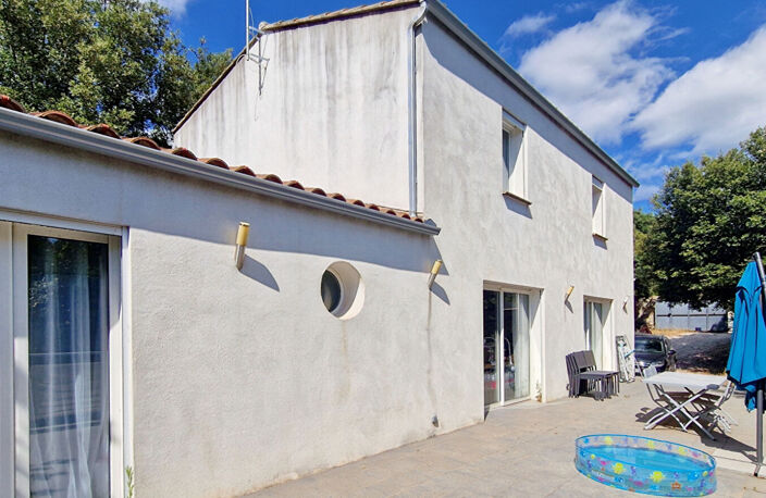 A vendre - A 12km d'Uzès, Belle villa sur terrain arboré de 1... — photo 4