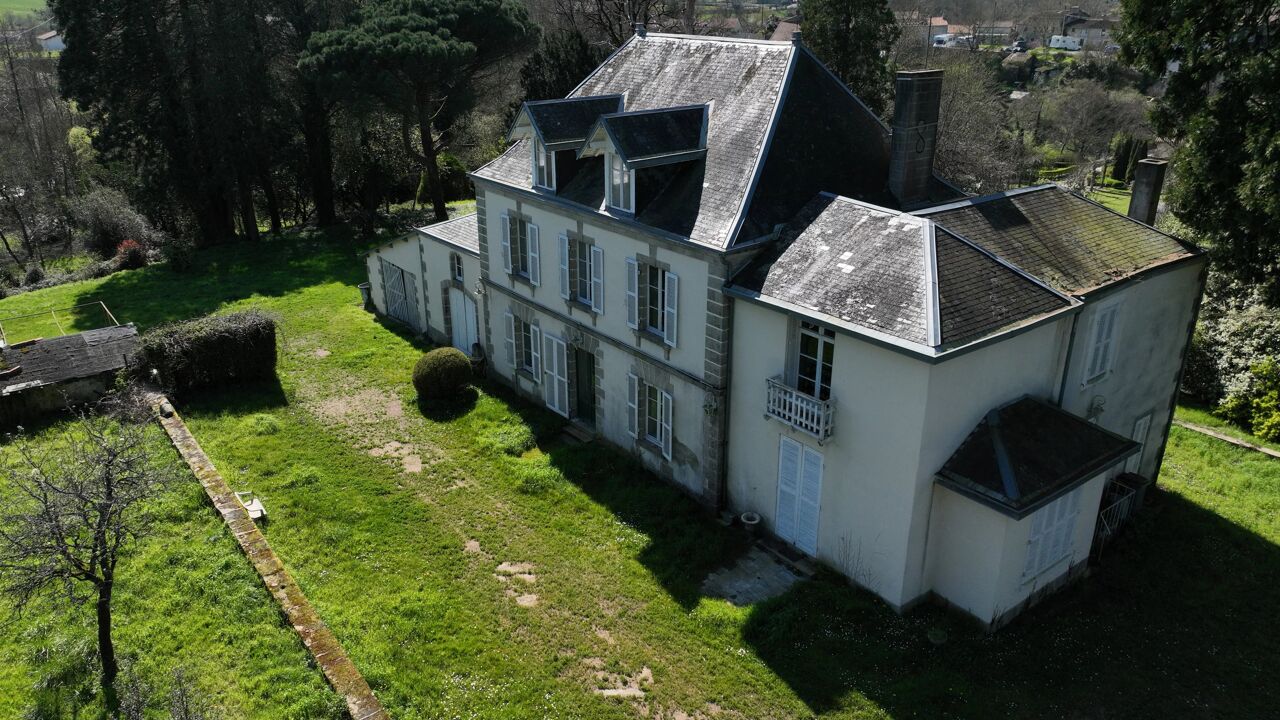 maison 11 pièces 274 m2 à vendre à Parthenay (79200)