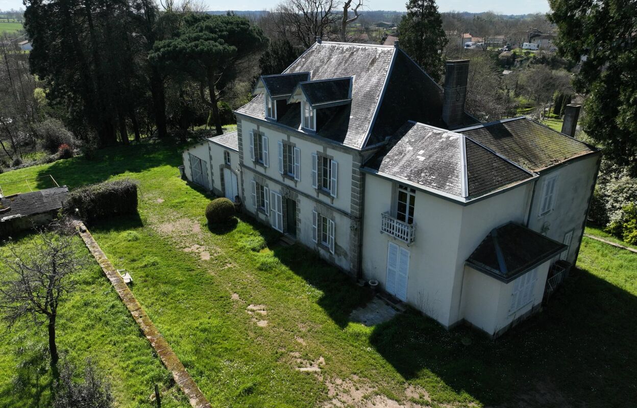 maison 11 pièces 274 m2 à vendre à Parthenay (79200)