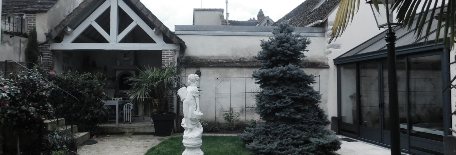 Maison 8 Pièces 255 m² à vendre à Villeneuve-sur-Yonne (89500)