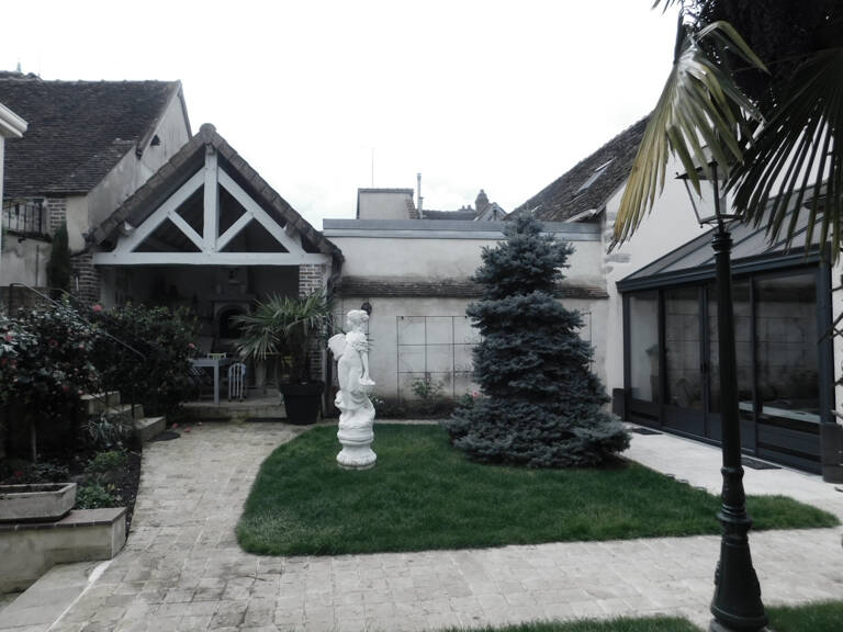 MAISON DE CHARME, CENTRE VILLE DE VILLENEUVE SUR YONNE — photo 1
