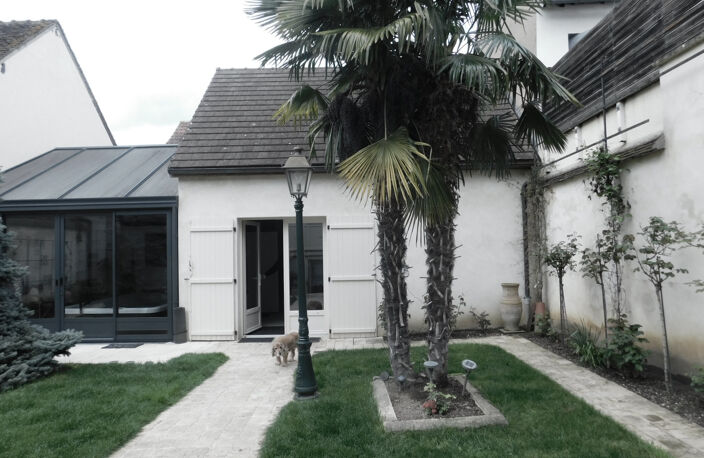 MAISON DE CHARME, CENTRE VILLE DE VILLENEUVE SUR YONNE — photo 2