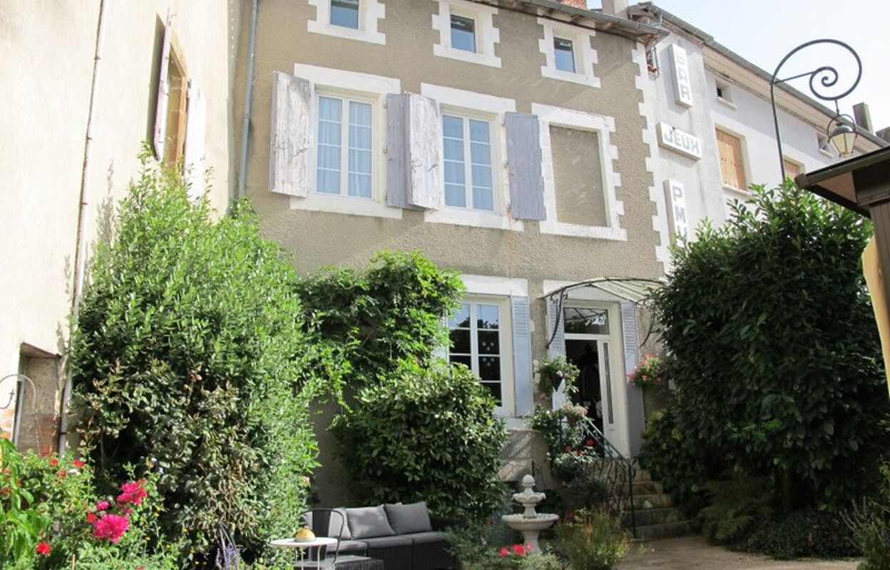 maison 6 pièces 188 m2 à vendre à Confolens (16500)