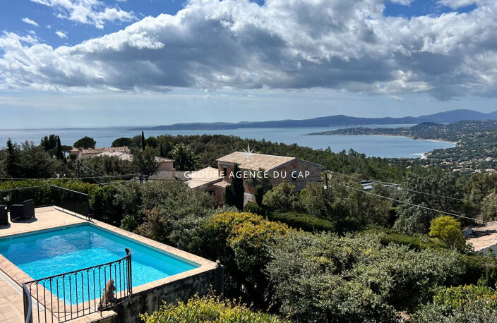 À VENDRE VILLA DE 7 PIÈCES AVEC PISCINE ET GRANDE TERRASSE OFFRANT UNE VUE MER SUR LE GOLFE DE SAINT-TROPEZ, AUX ISSAMBRES — photo 2