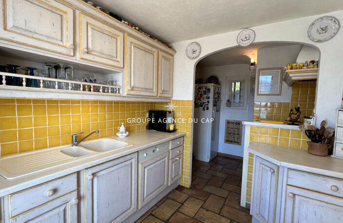 À VENDRE VILLA DE 7 PIÈCES AVEC PISCINE ET GRANDE TERRASSE OFFRANT UNE VUE MER SUR LE GOLFE DE SAINT-TROPEZ, AUX ISSAMBRES — photo 5