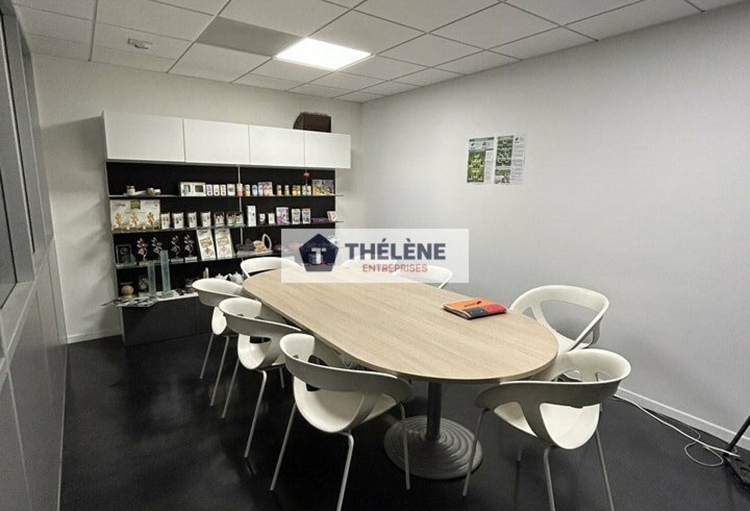 BUREAUX à LOUER — photo 1