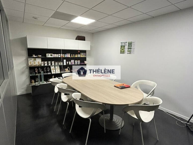 BUREAUX à LOUER — photo 1