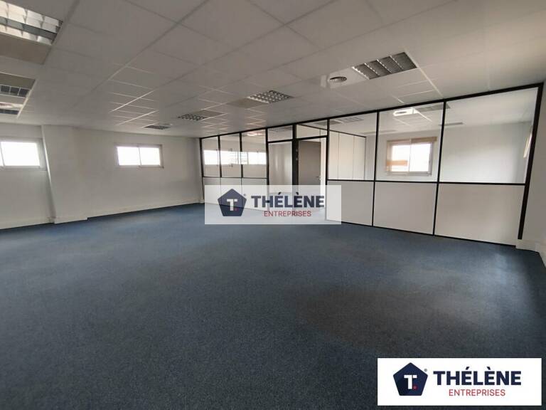 BUREAUX à LOUER — photo 1