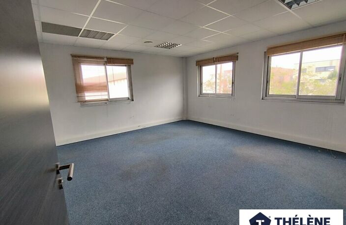 BUREAUX à LOUER — photo 3