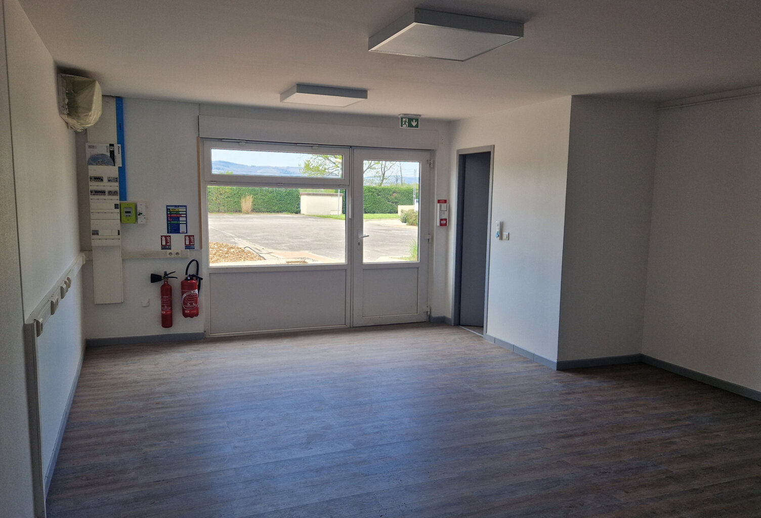 1 PIÈCE 35.8 M2 LOCAL PROFESSIONNEL - CHAPONOST — photo 1