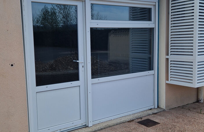 1 PIÈCE 35.8 M2 LOCAL PROFESSIONNEL - CHAPONOST — photo 2