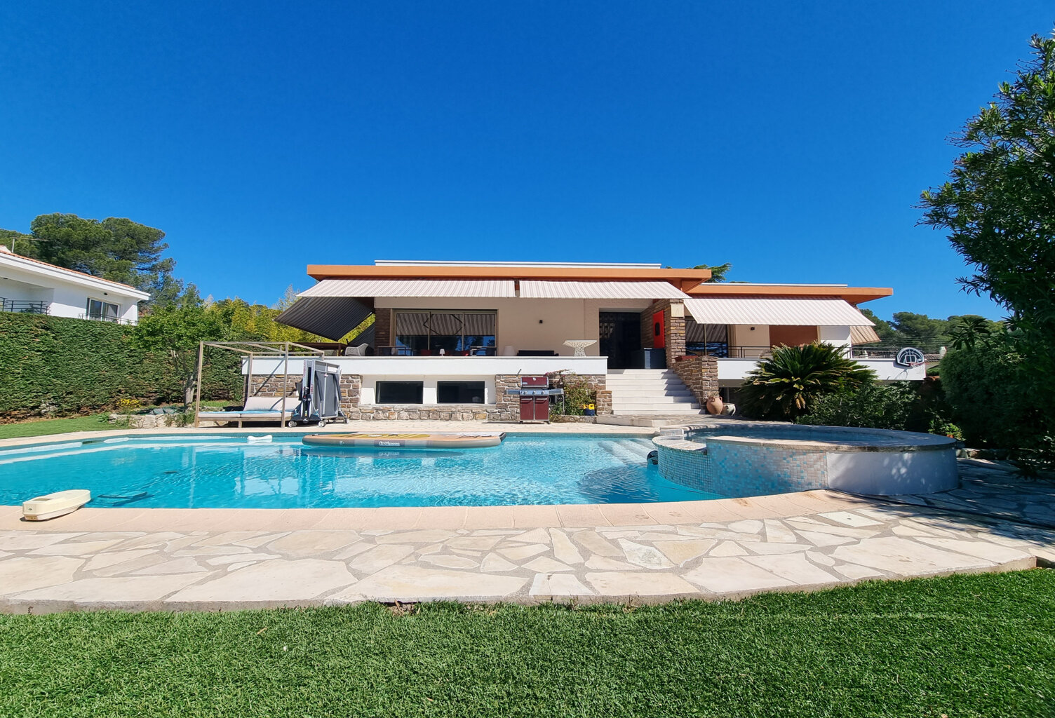 VILLA CALIFORNIENNE - BOULOURIS — photo 1