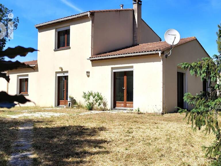 Villa  des années 2000 de 108 m² avec dépendances sur plus de 750 m² de terrain clos — photo 1