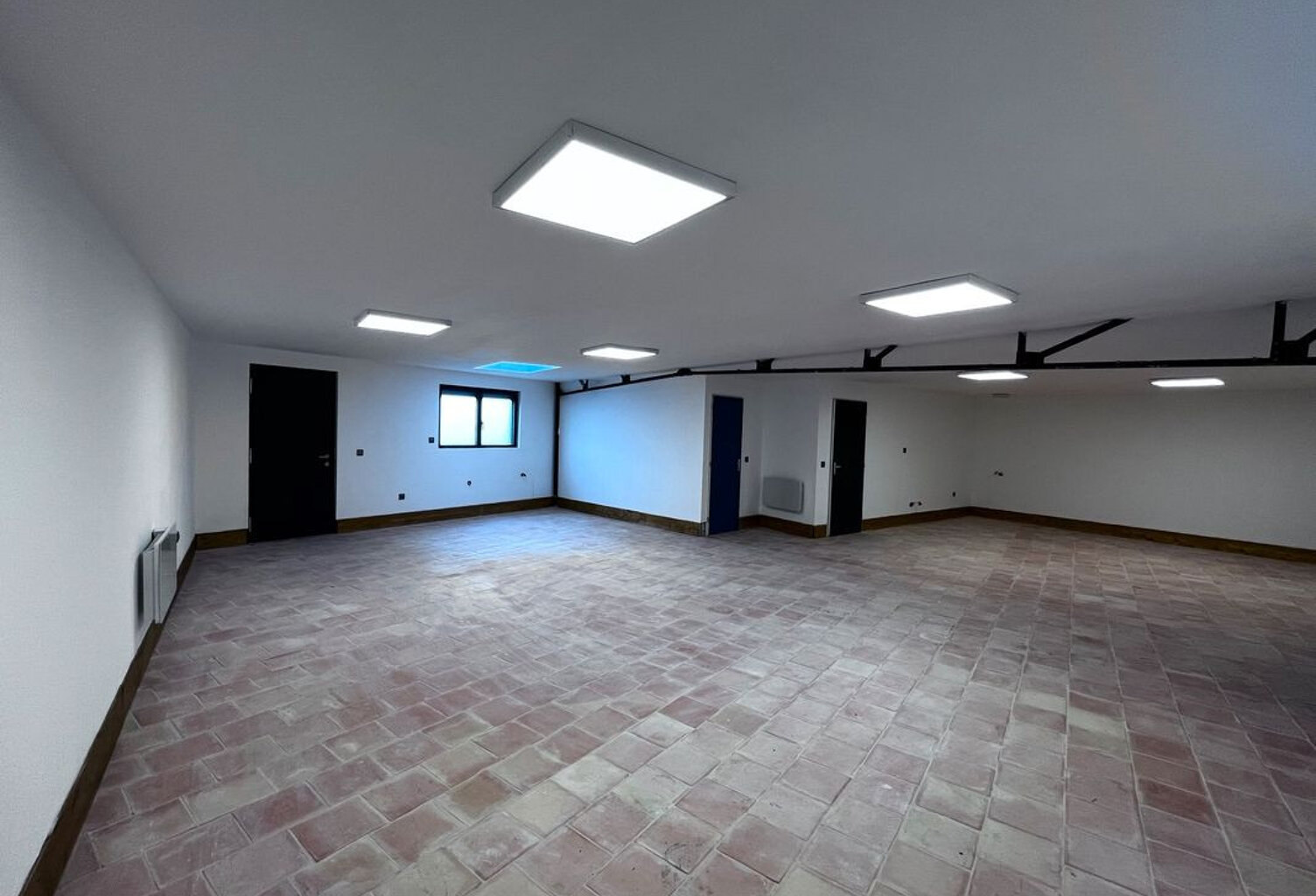 Location commerce  125 m² à Saintes (17100) — photo 1