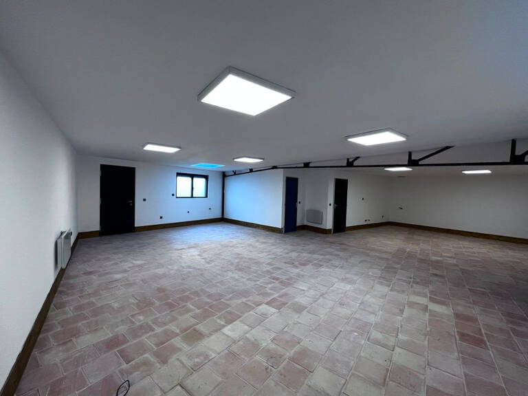 Commerce  125 m² — photo 1