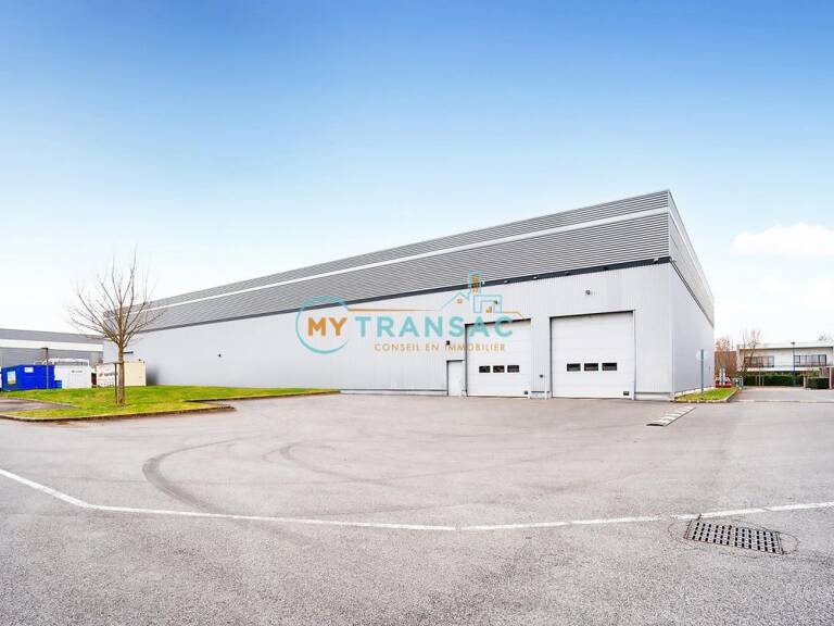A LOUER Bâtiment indépendant de 3300m² situé à Bailly-Romainvilliers — photo 1
