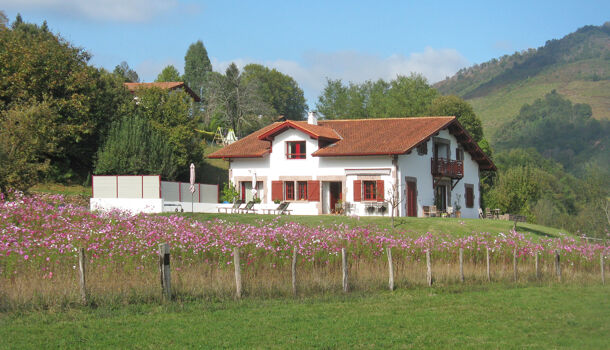 Propri&eacute;t&eacute; 14 pièces  à vendre Saint-Jean-Pied-de-Port 64220