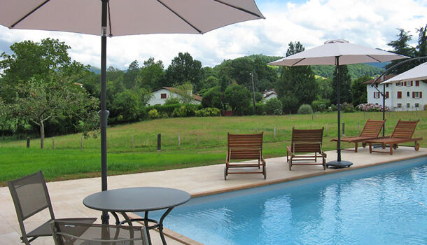 Propri&eacute;t&eacute; 14 pièces  à vendre Saint-Jean-Pied-de-Port 64220