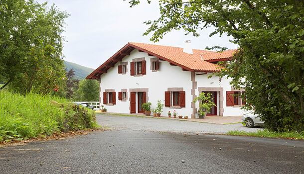 Propri&eacute;t&eacute; 14 pièces  à vendre Saint-Jean-Pied-de-Port 64220