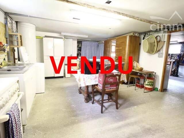 VENDU une villa avec un jardin et un grand garage — photo du bien
