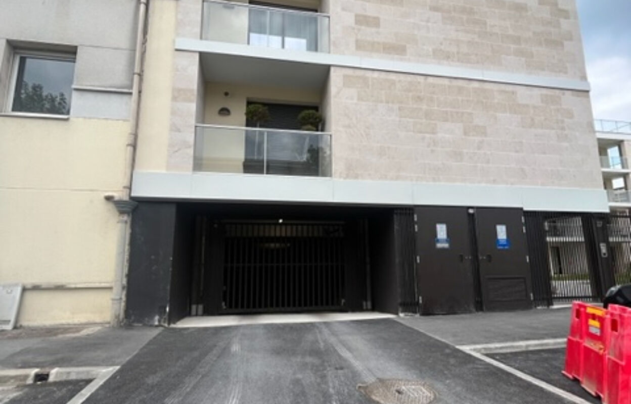 garage  pièces 13 m2 à louer à Reims (51100)