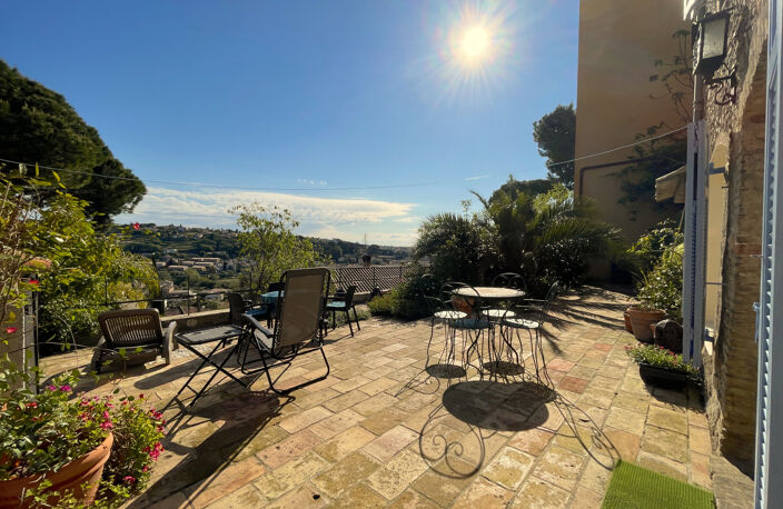 HAUT DE CAGNES Maison en pierre 100 m2 jardin vue dégagée — photo 2