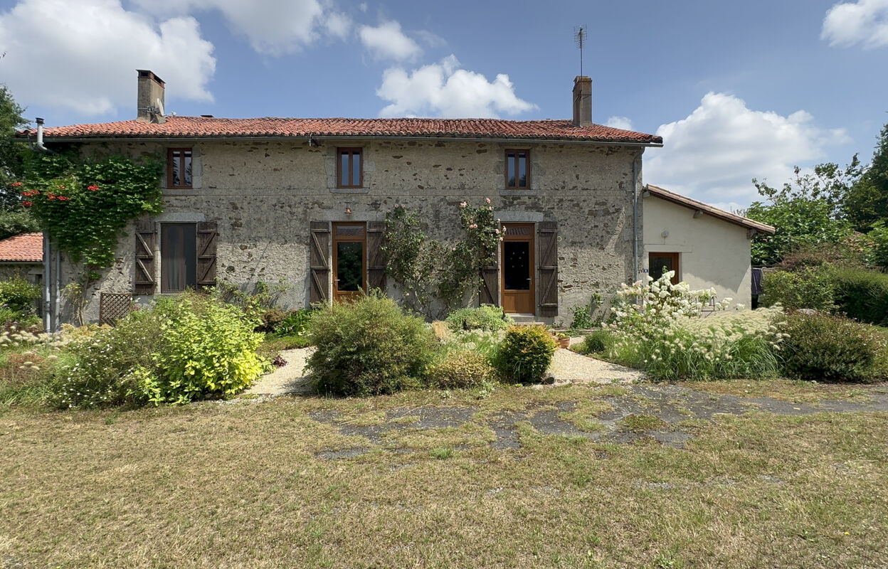 maison 9 pièces 267 m2 à vendre à Moncoutant-sur-Sèvre (79320)