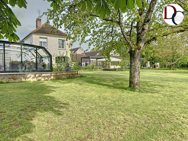 Propriété aux beaux volumes à proximité de Senlis avec appar — photo du bien