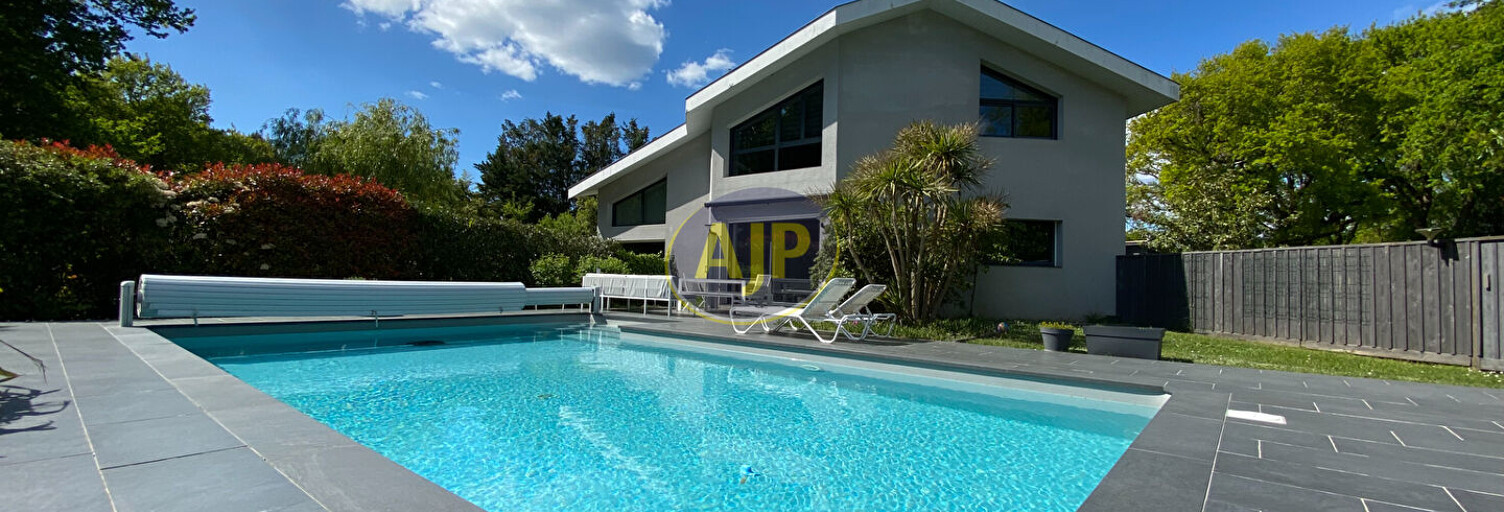 Maison 8 Pièces 300 m² à vendre à Vendays-Montalivet (33930)