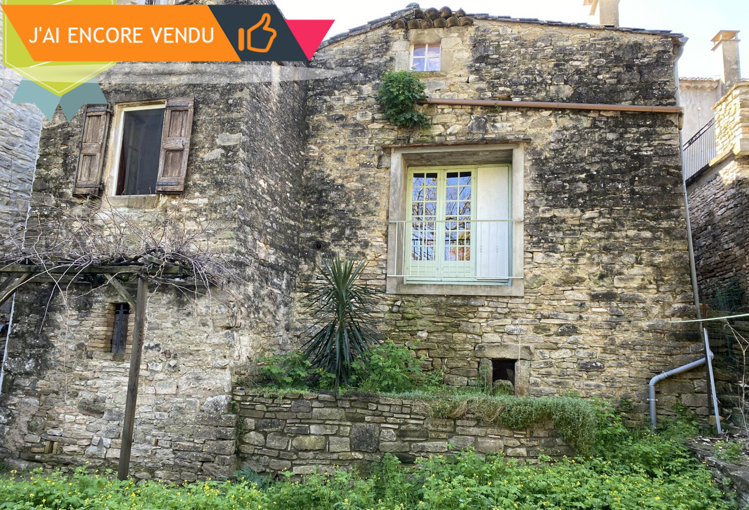 Maison de village avec jardin, caves et terrasse — photo 1