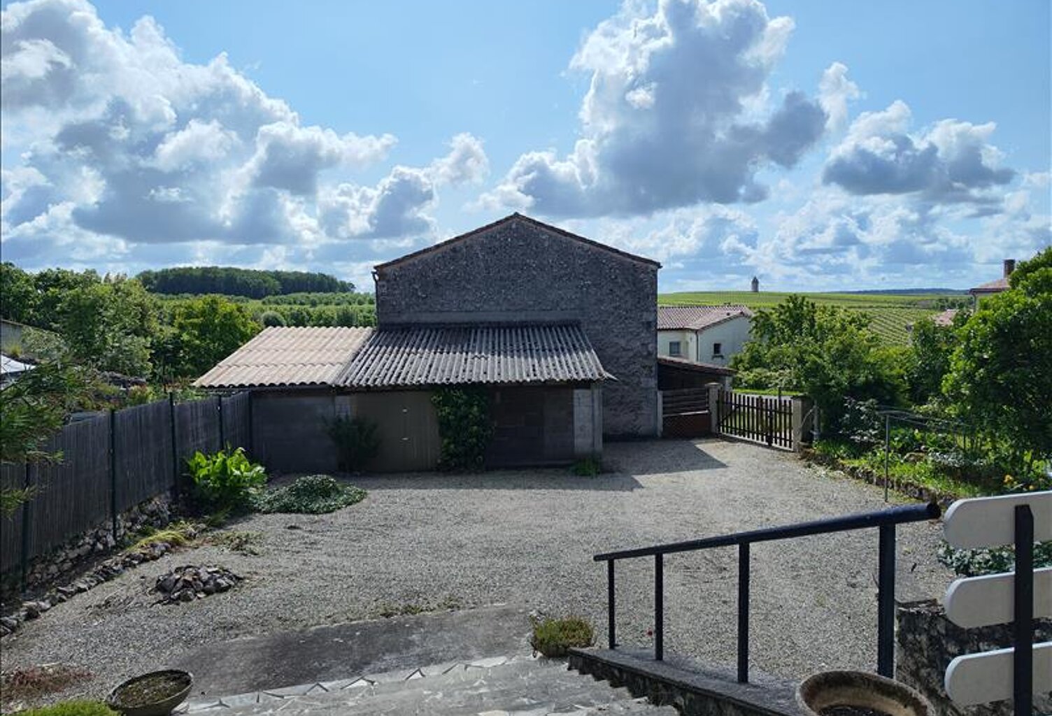 Maison en pierre de 7 pièces principales — photo 1