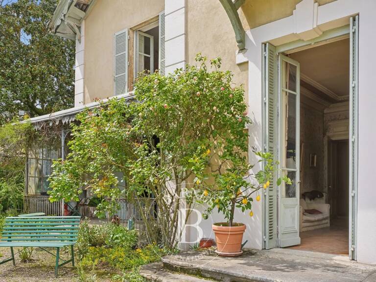 Ecully - Propriété  de charme du XIX ème siècle - 18 pièces - 10 chambres - Dépendances - Parc de 5957 m² — photo 1
