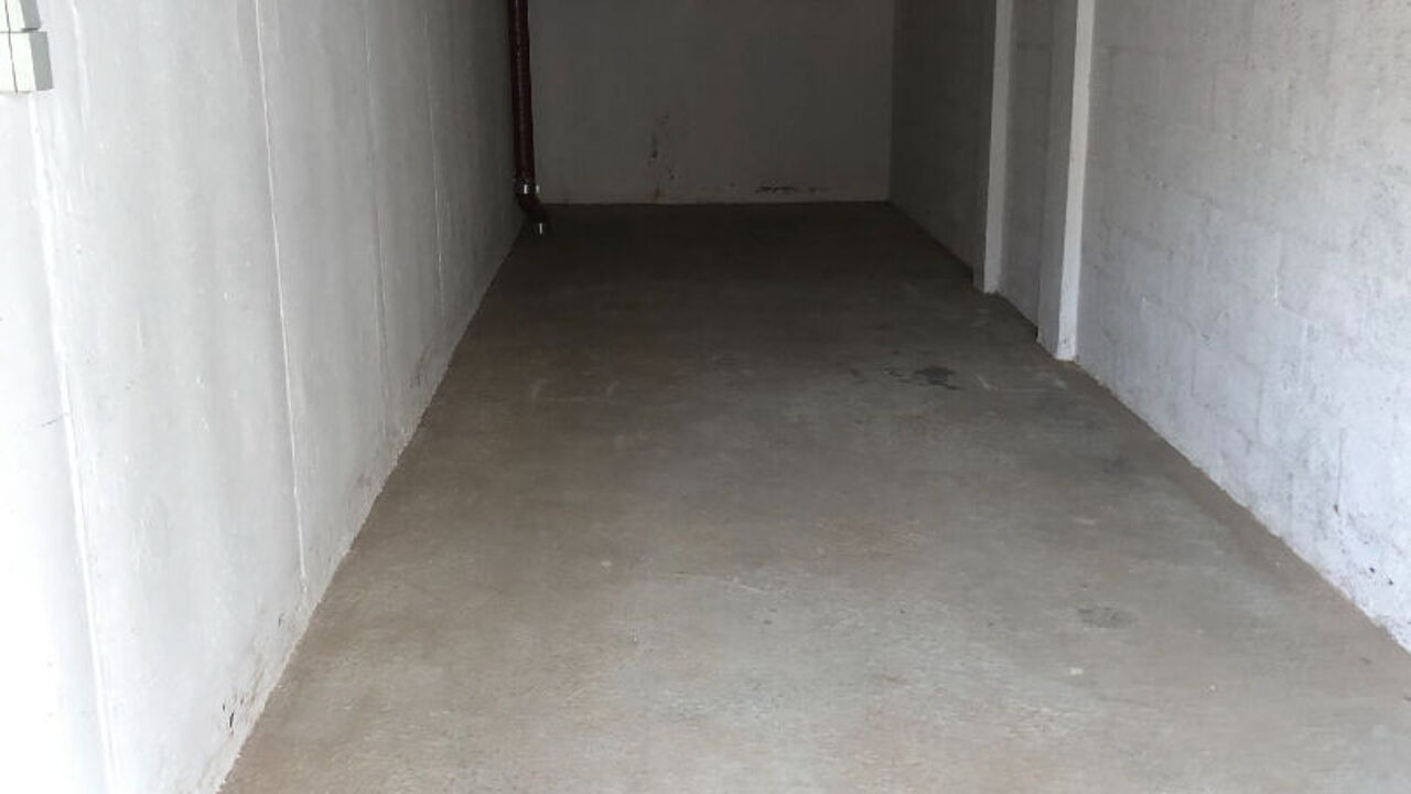 garage  pièces 23 m2 à louer à La Londe-les-Maures (83250)