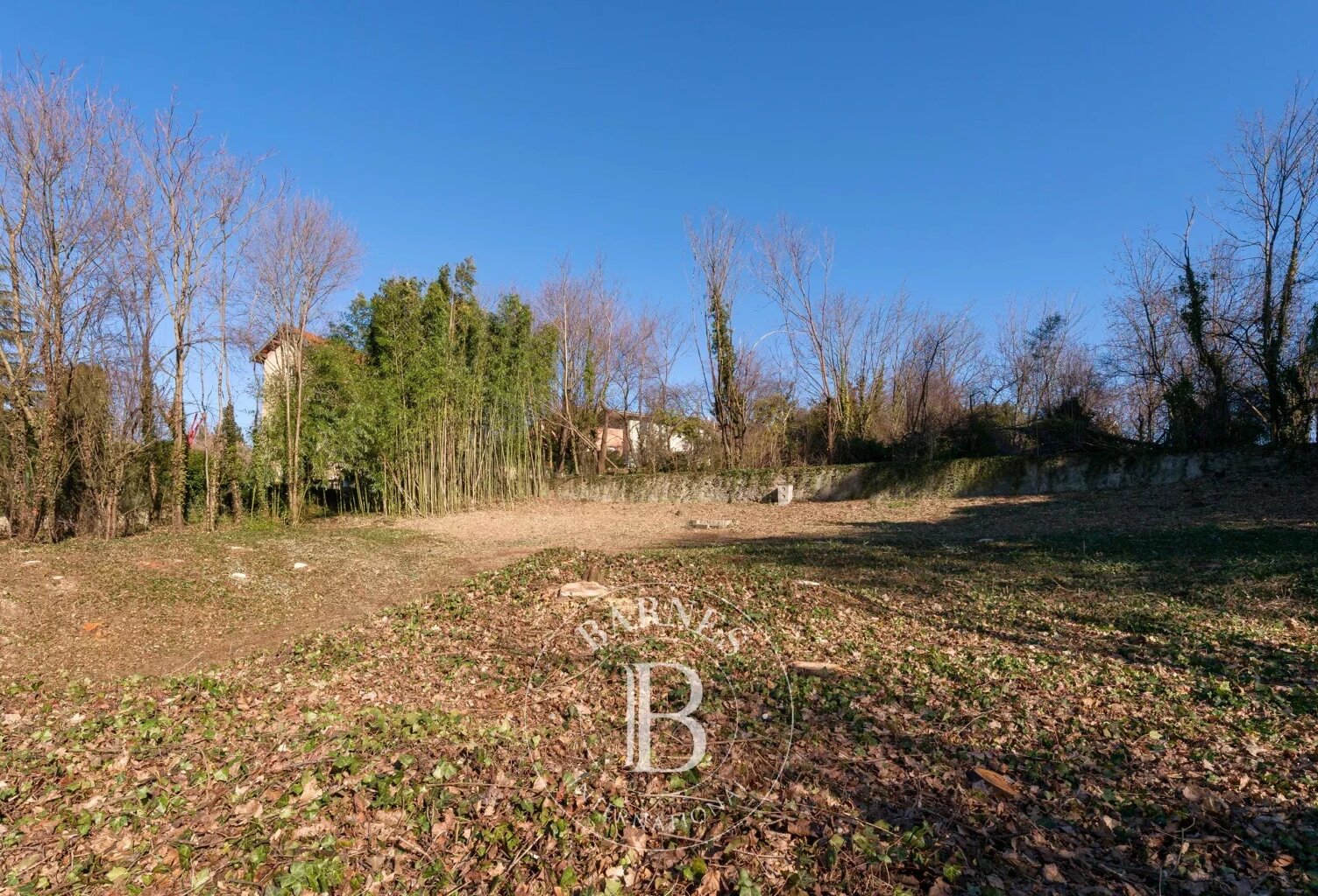 Francheville - Terrain Constructible et Viabilisé de 1258 m² — photo 1