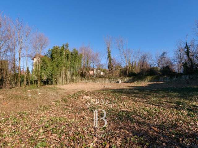 Francheville - Terrain Constructible et Viabilisé de 1258 m² — photo du bien