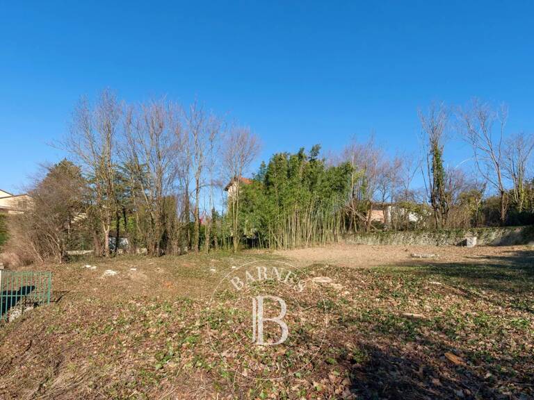 Francheville - Terrain Constructible et Viabilisé de 1258 m² — photo 1