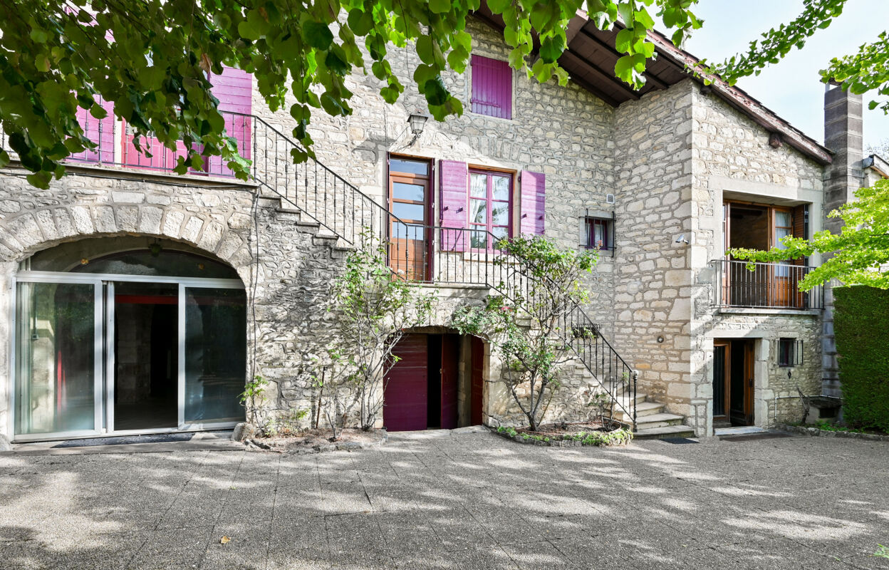 maison 12 pièces 345 m2 à vendre à Lucenay (69480)
