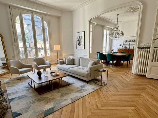 Hyper Centre bel appartement ancien 148 m² au 4 ème étage avec ascenseur — photo du bien