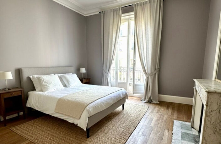 Hyper Centre bel appartement ancien 148 m² au 4 ème étage avec ascenseur — photo 2