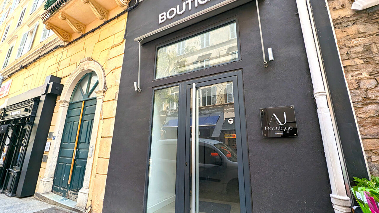 commerce 3 pièces 53 m2 à louer à Bastia (20200)