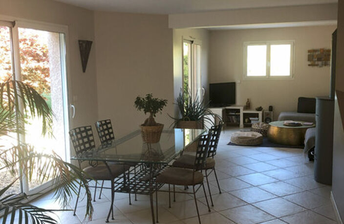 Villa — photo 2