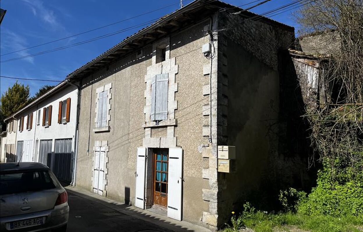 maison 4 pièces 68 m2 à vendre à Barbezieux-Saint-Hilaire (16300)