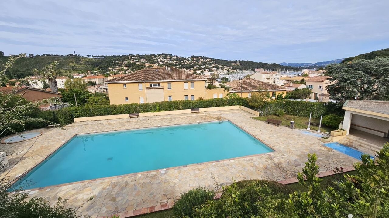 appartement 2 pièces 33 m2 à vendre à Saint-Mandrier-sur-Mer (83430)
