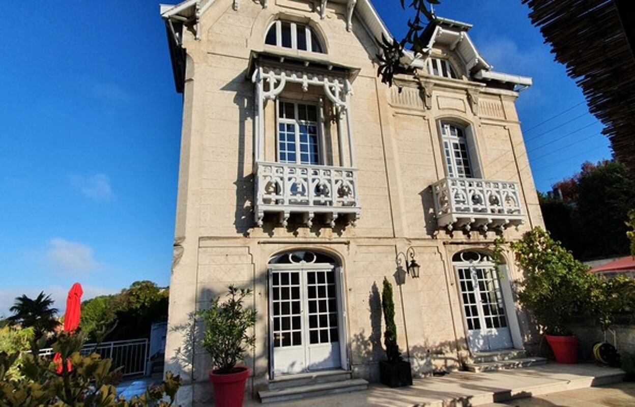 maison 15 pièces 350 m2 à vendre à Angoulême (16000)