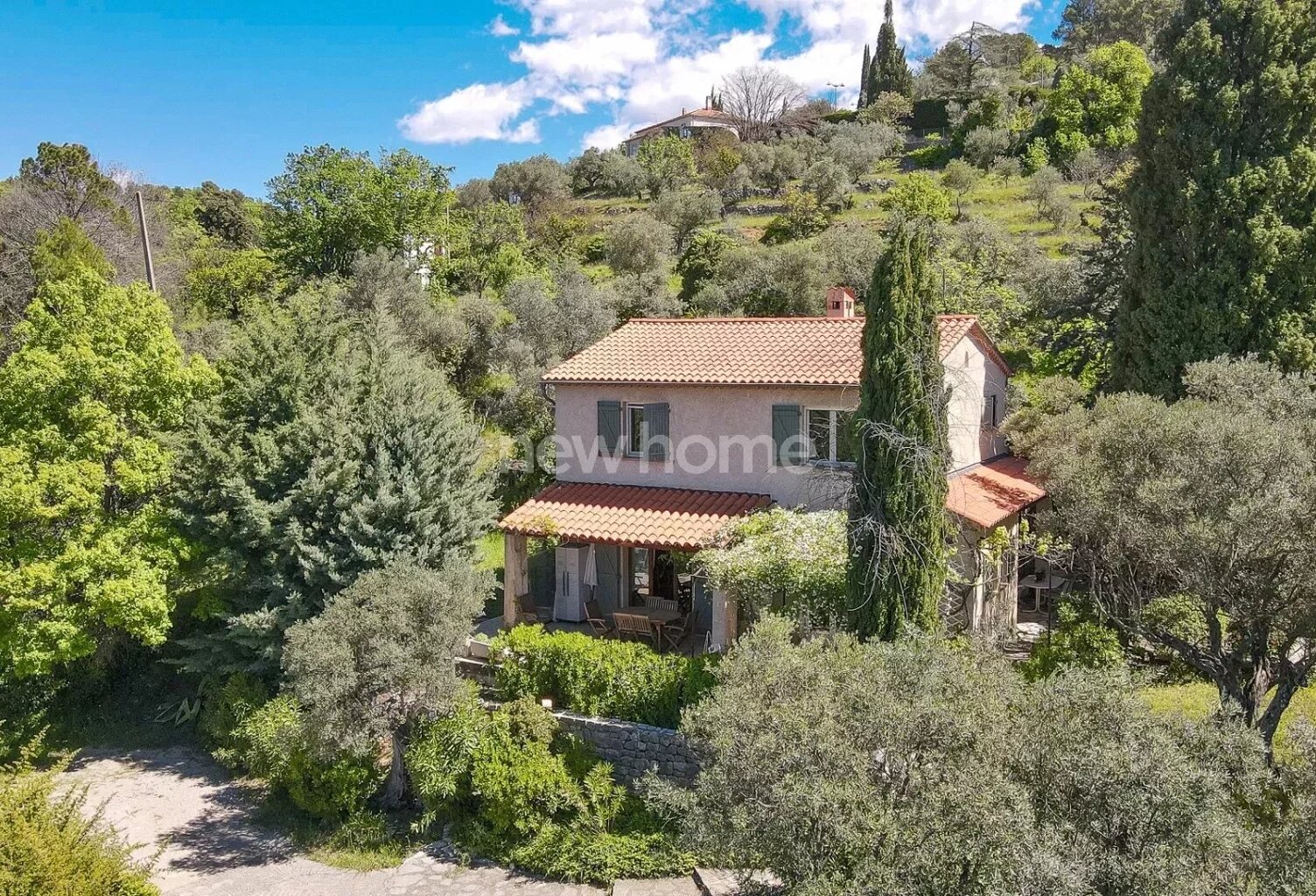 Jolie maison avec vue panoramique à pied du village — photo 1