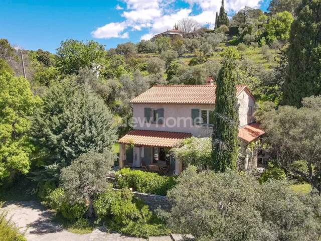 Jolie maison avec vue panoramique à pied du village — photo du bien